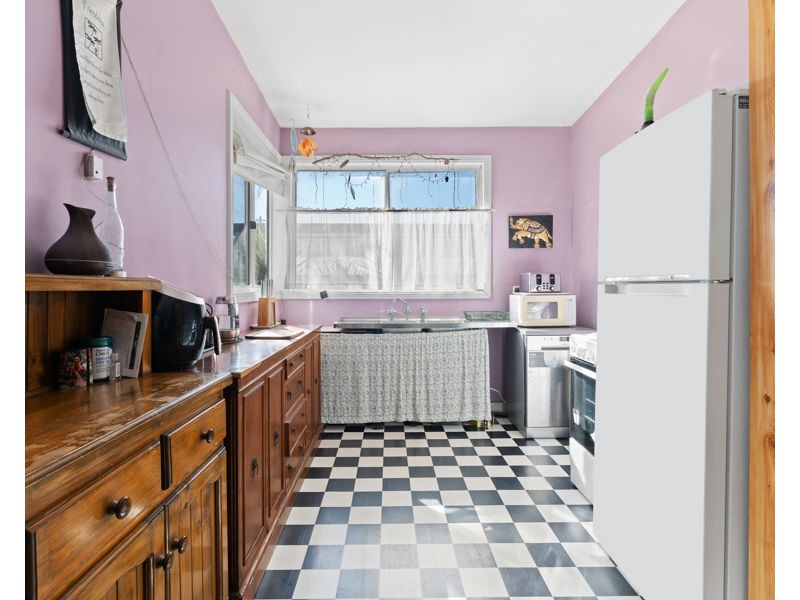 69 Campbell Pde, Mannering Park NSW 2259