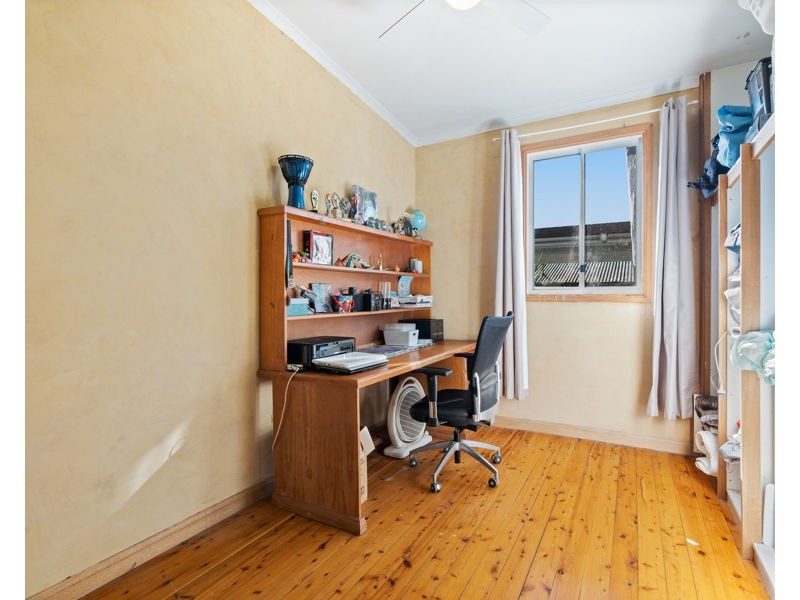 69 Campbell Pde, Mannering Park NSW 2259