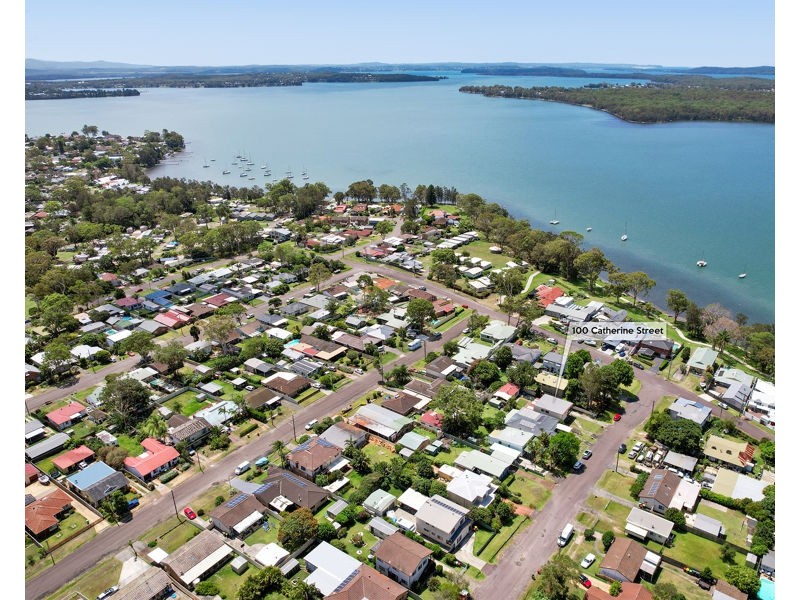100 Catherine Street, Mannering Park NSW 2259