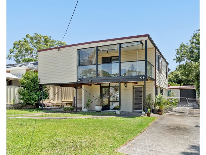 100 Catherine Street, Mannering Park NSW 2259