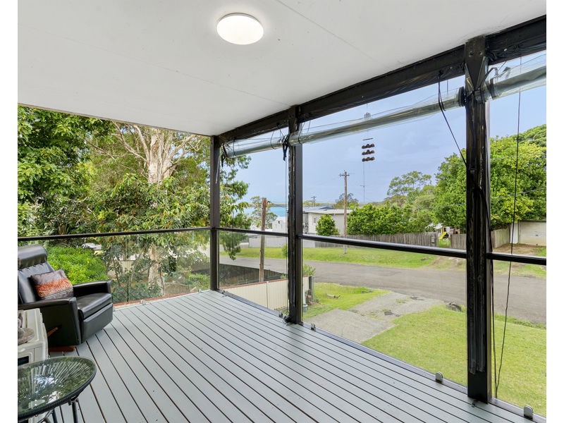 100 Catherine Street, Mannering Park NSW 2259