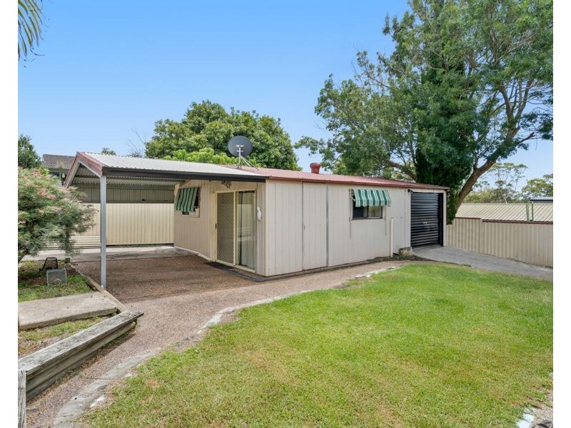 100 CATHERINE STREET, Mannering Park NSW 2259