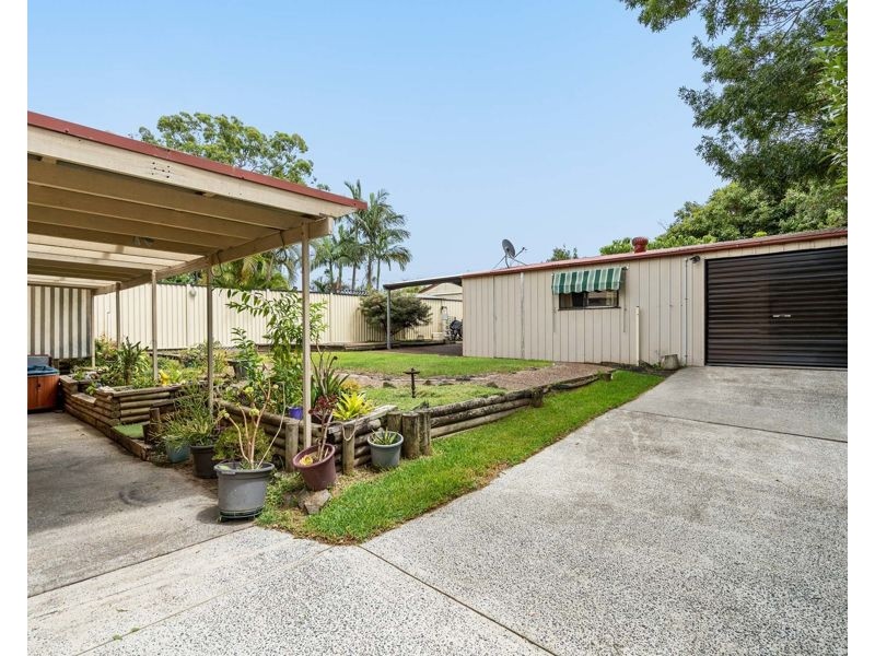 100 CATHERINE STREET, Mannering Park NSW 2259