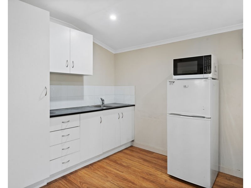 100 CATHERINE STREET, Mannering Park NSW 2259