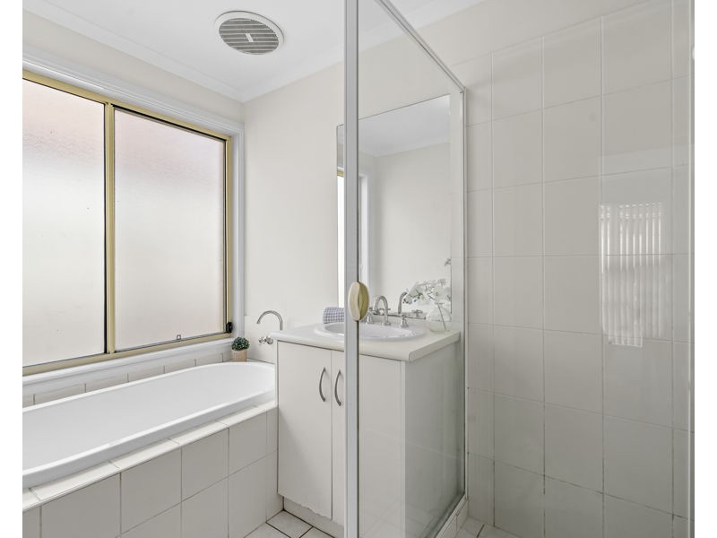 19 Bayberry Ave, Woongarrah NSW 2259