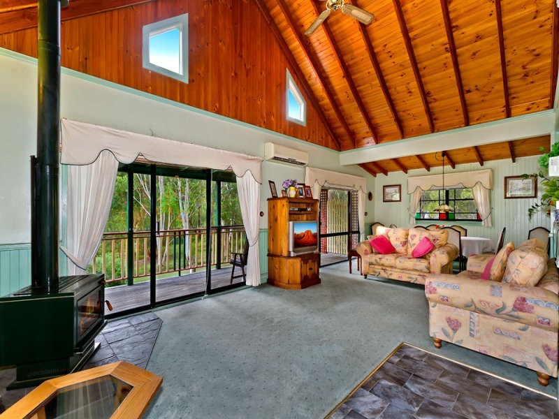 8 Simmons Close, Wyee Point NSW 2259