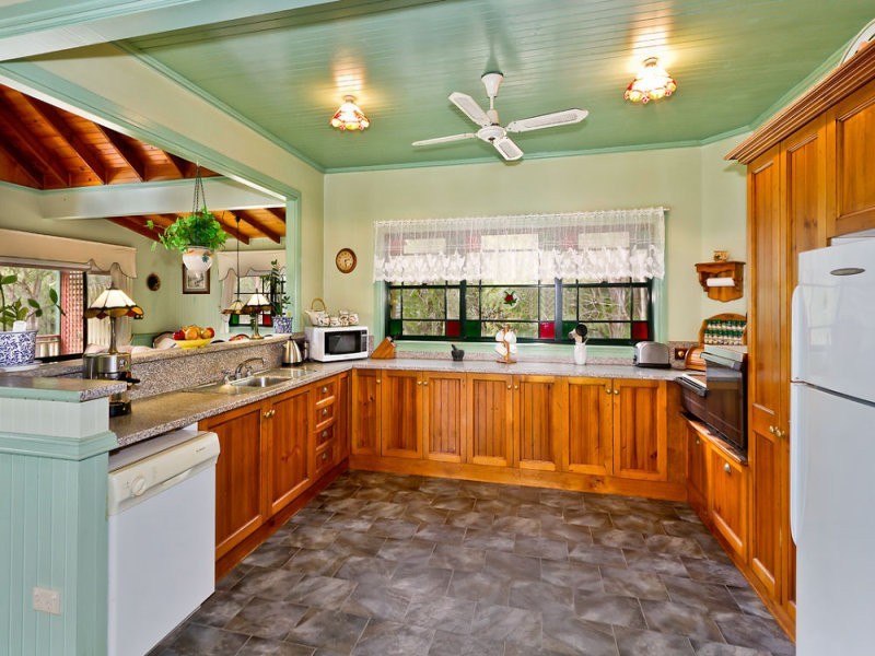 8 Simmons Close, Wyee Point NSW 2259