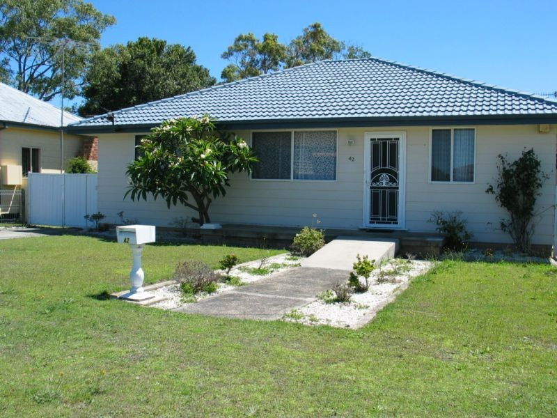 42 Woolana Avenue, Budgewoi NSW 2262