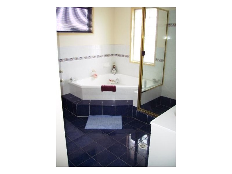 Avenell Heights QLD 4670