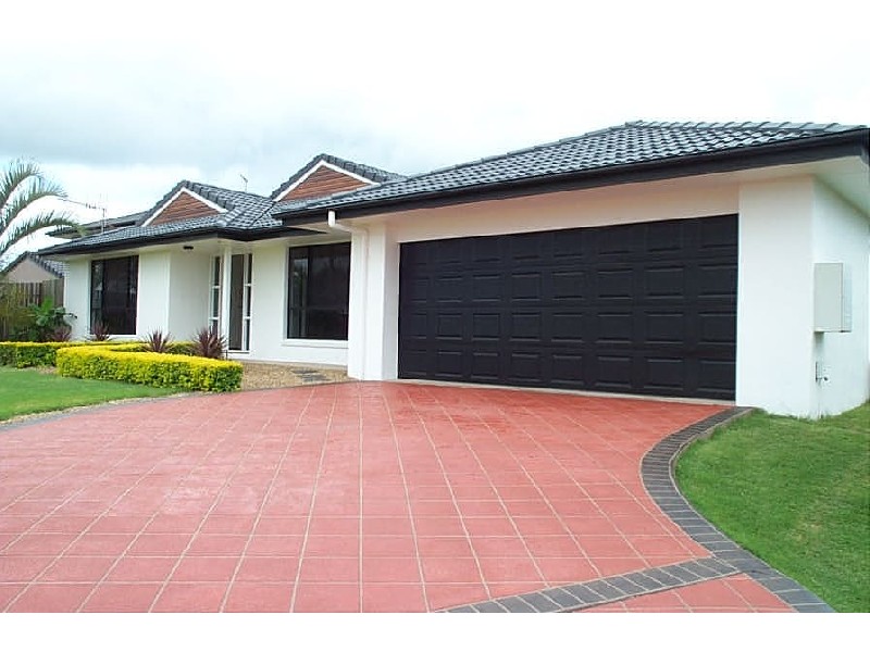 2 Bobby Place, Coral Cove QLD 4670