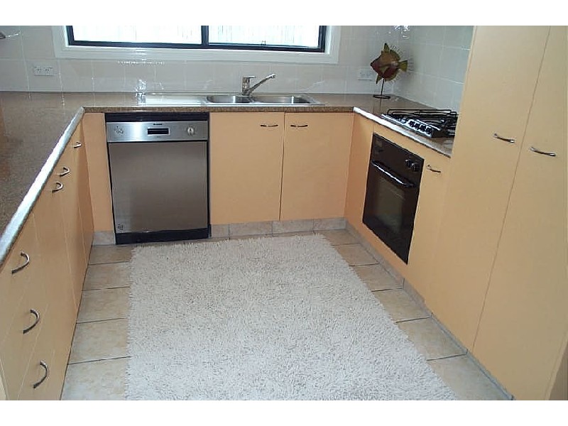 2 Bobby Place, Coral Cove QLD 4670