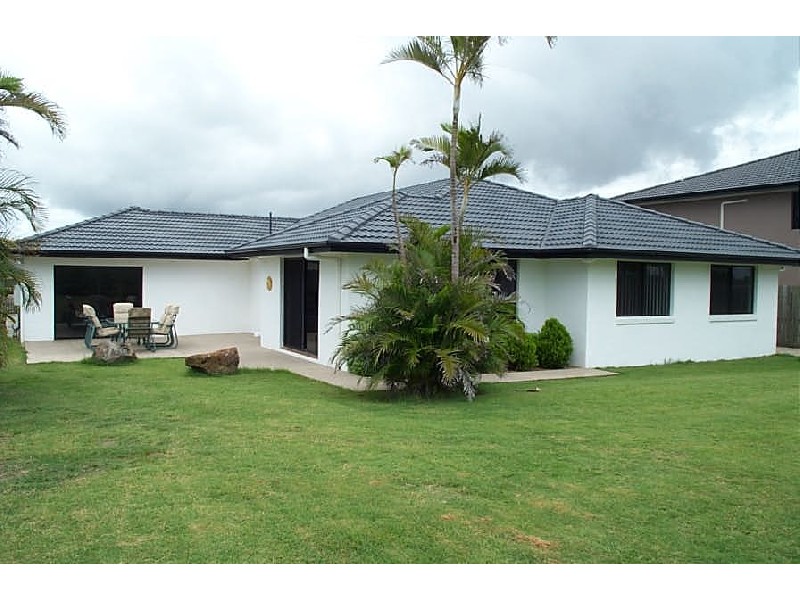 2 Bobby Place, Coral Cove QLD 4670