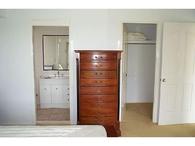 2 Bobby Place, Coral Cove QLD 4670