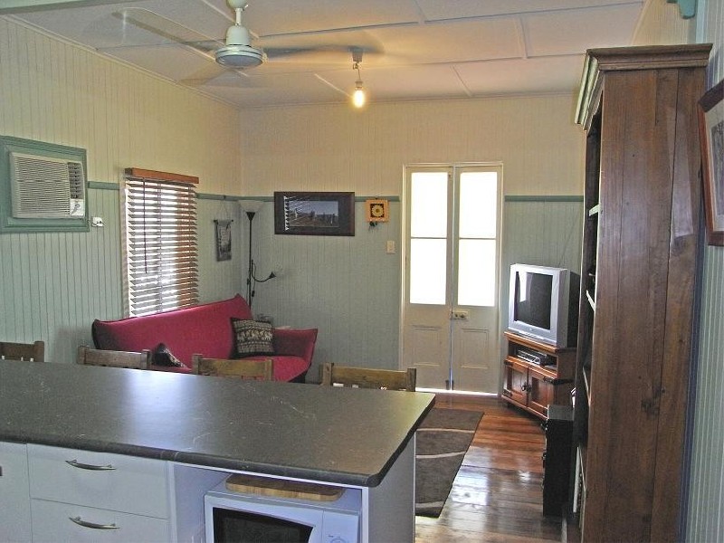 8 Jermyn Street, Hyde Park QLD 4812