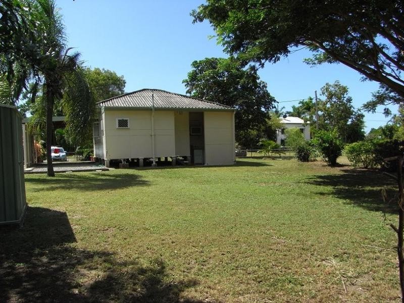 8 Jermyn Street, Hyde Park QLD 4812