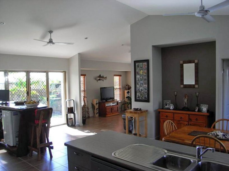 60 Coutts Drive, Bushland Beach QLD 4818