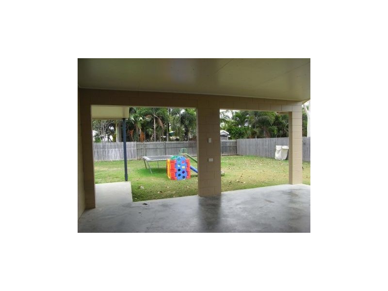 11 Heather Avenue, Rasmussen QLD 4815