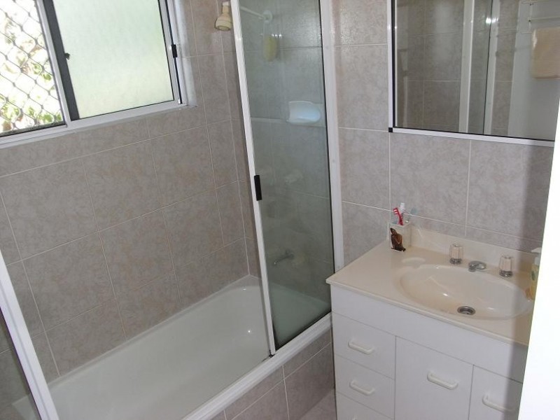 3/8 Cheyne, Pimlico QLD 4812