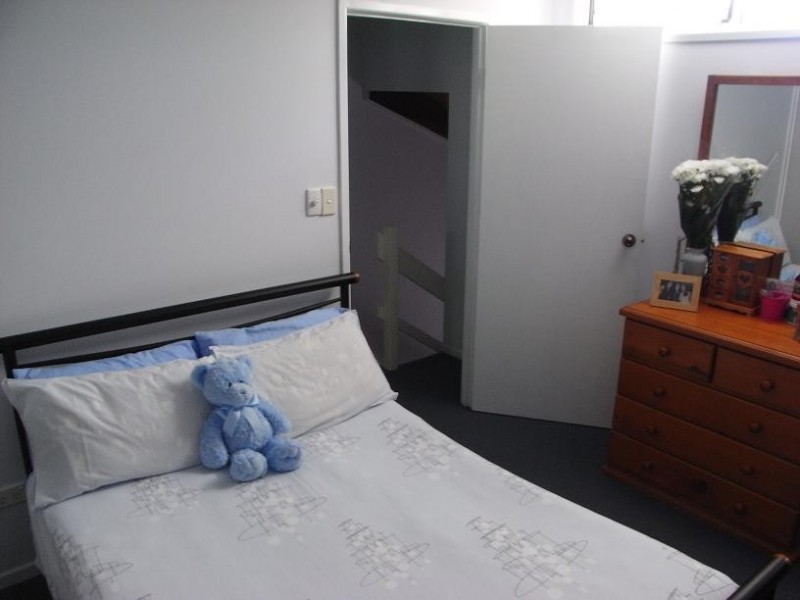 3/8 Cheyne, Pimlico QLD 4812