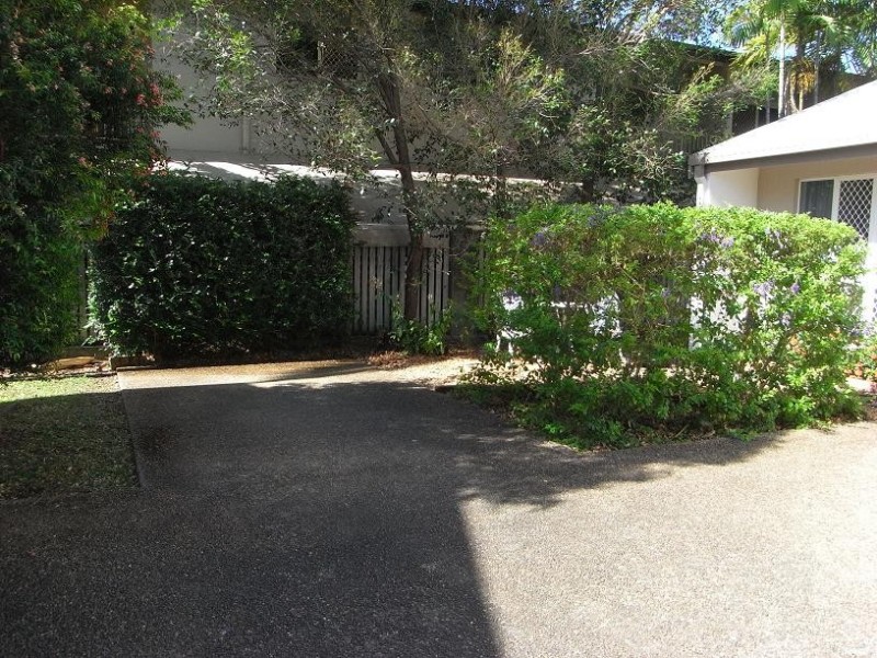 3/8 Cheyne, Pimlico QLD 4812