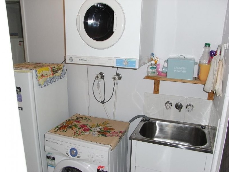 3/8 Cheyne, Pimlico QLD 4812