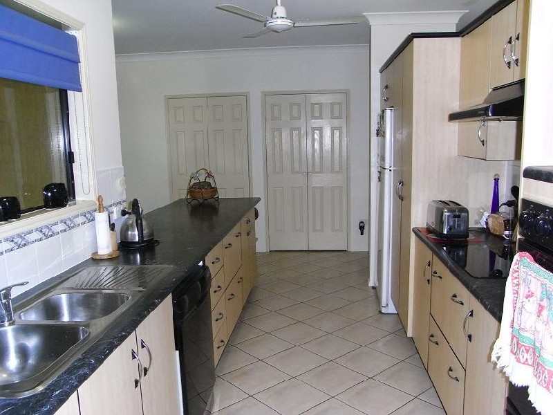 6 Seldon Place, Kirwan QLD 4817