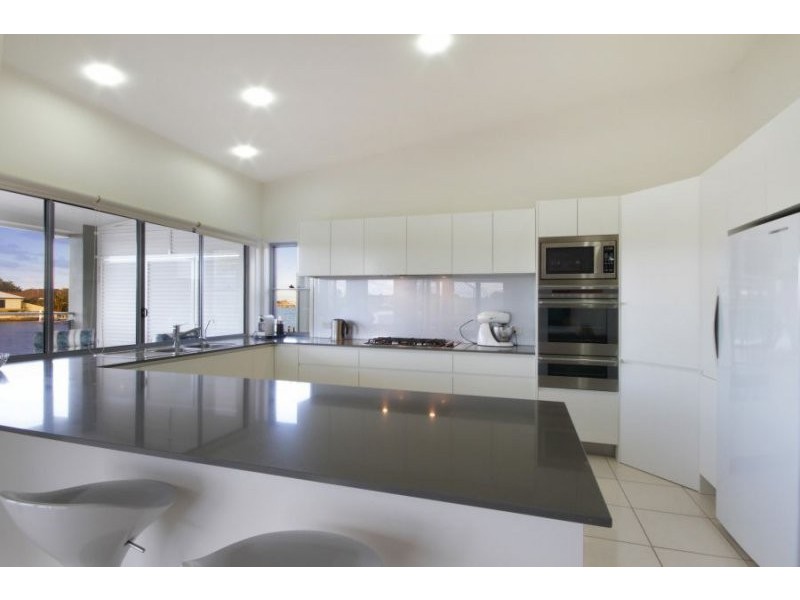 9 Nevis Court, Kawana Island QLD 4575