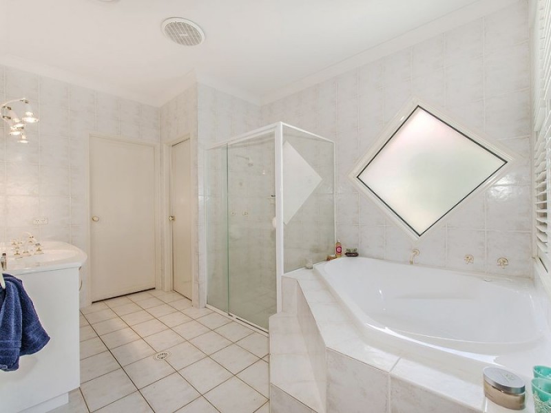 17 Glenwood Place, Twin Waters QLD 4564