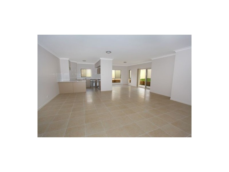 18 Crows Ash Place, Kuluin QLD 4558