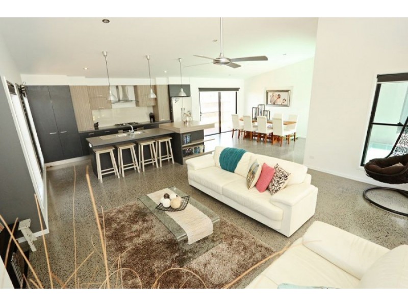 35 Blue Fin Circuit, Mountain Creek QLD 4557