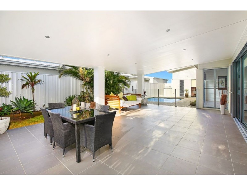 134 Grand Parade, Kawana Island QLD 4575