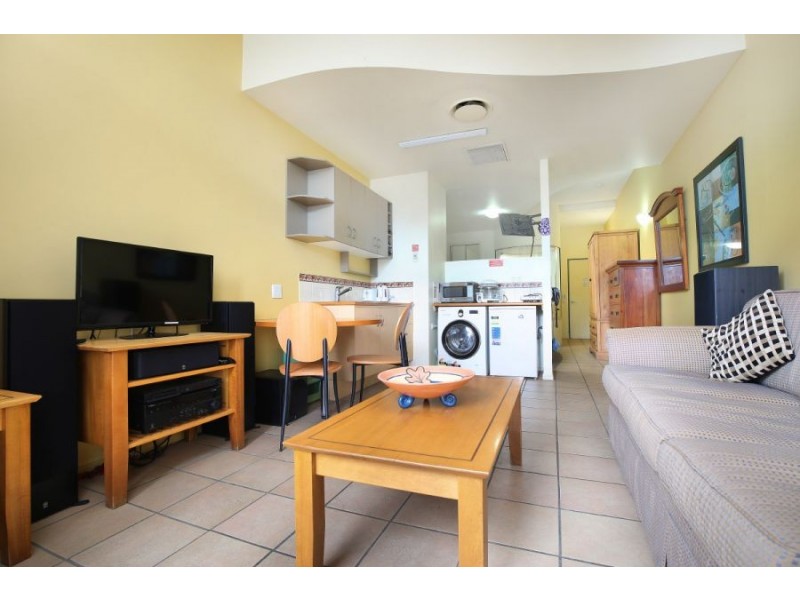 5 “Grand Palais” 188 Alexandra Parade, Alexandra Headland QLD 4572