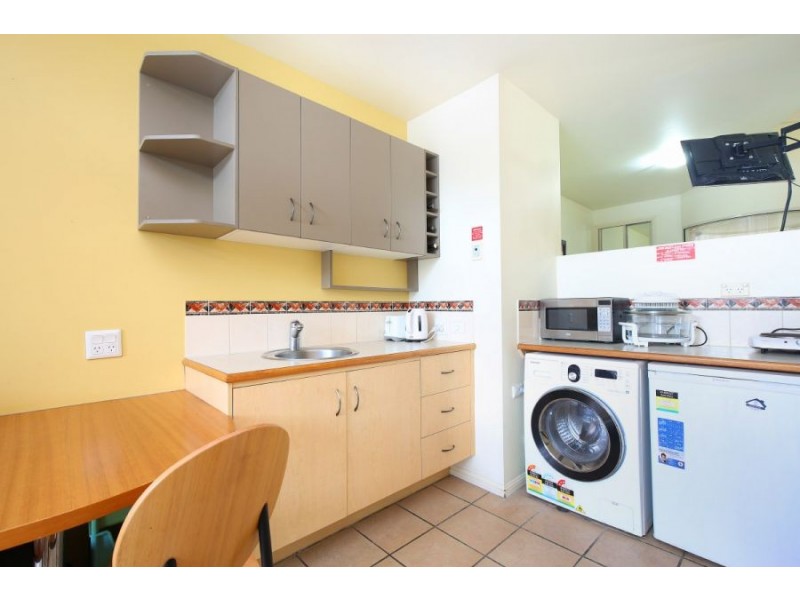 5 “Grand Palais” 188 Alexandra Parade, Alexandra Headland QLD 4572