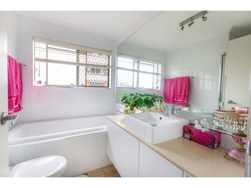 2/15 Carinya Drive, Mooloolaba QLD 4557