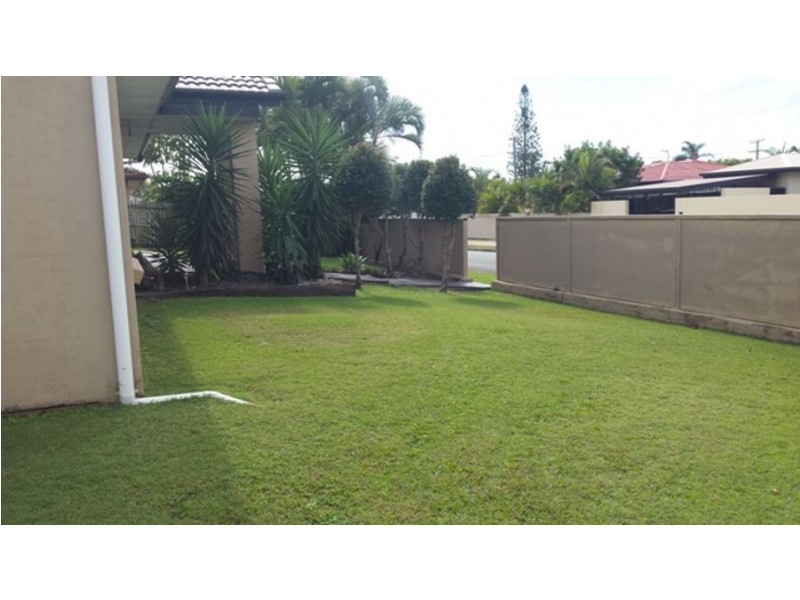 1 Ilaroo Crescent, Warana QLD 4575