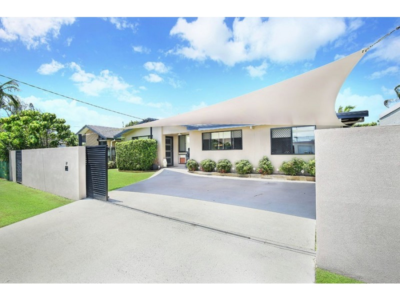 27 Lapoinya Crescent, Warana QLD 4575