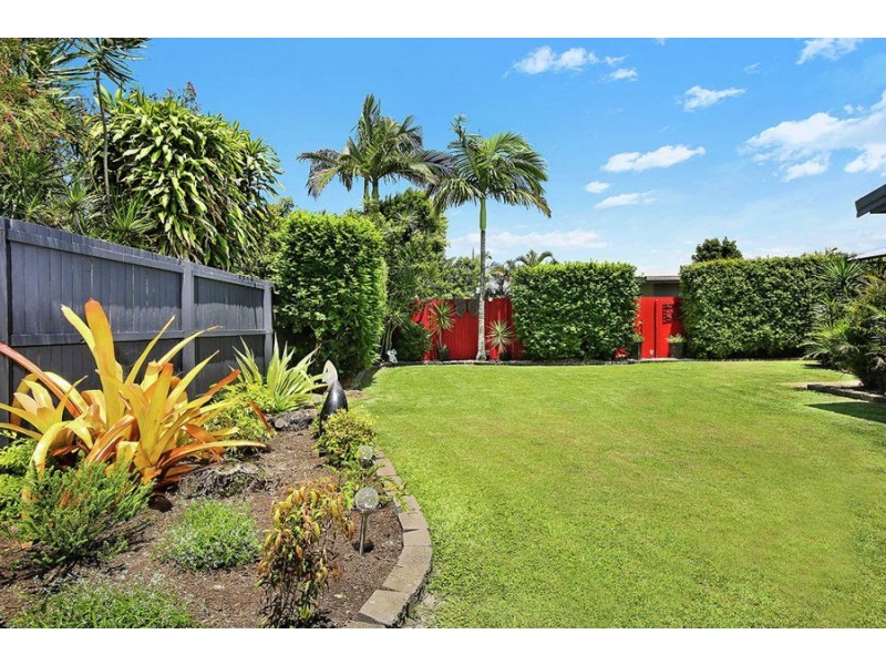 27 Lapoinya Crescent, Warana QLD 4575