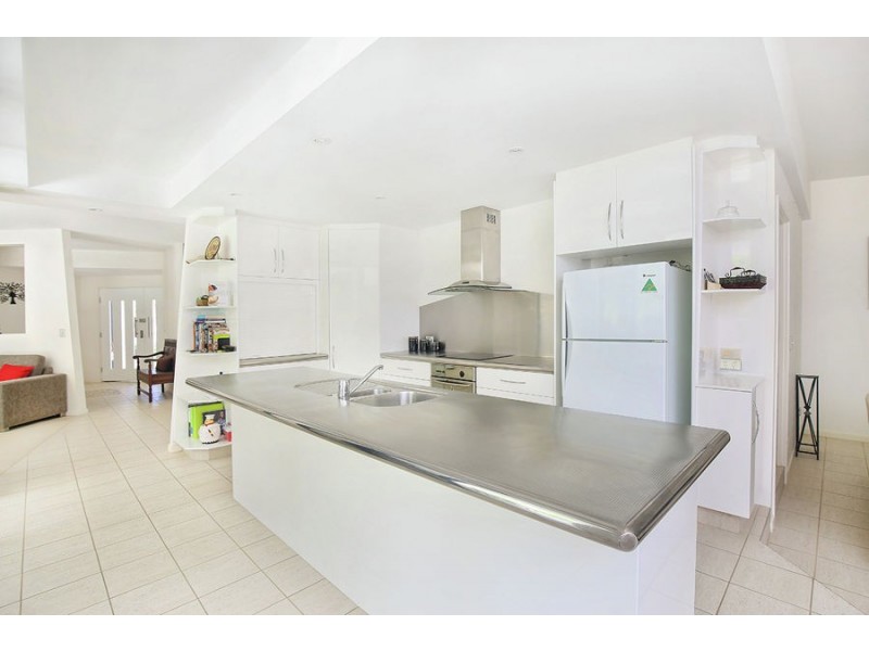 35 Admiralty Drive, Alexandra Headland QLD 4572