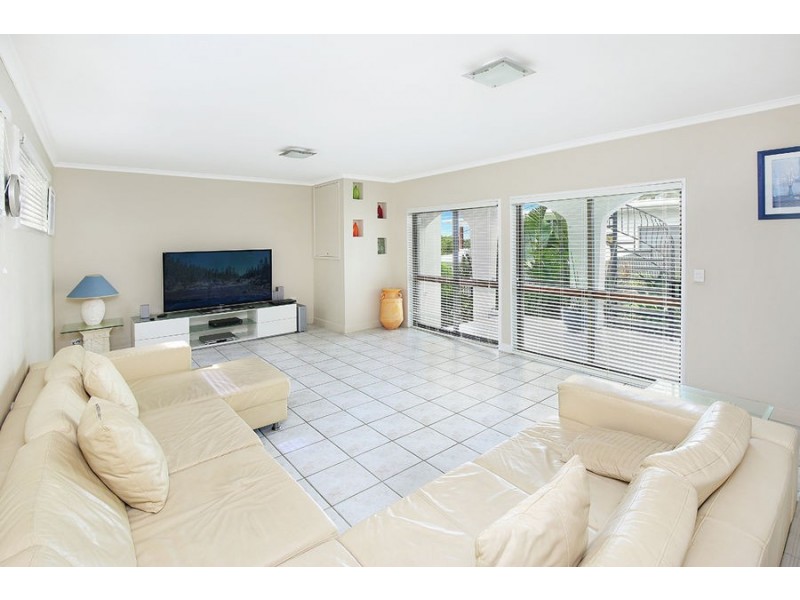 31 Yakola Parade, Alexandra Headland QLD 4572