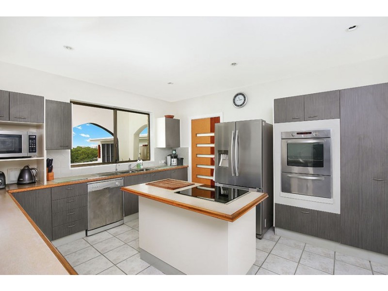 31 Yakola Parade, Alexandra Headland QLD 4572