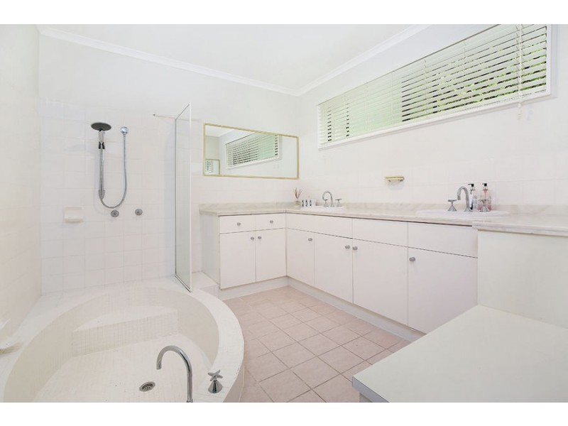 31 Yakola Parade, Alexandra Headland QLD 4572