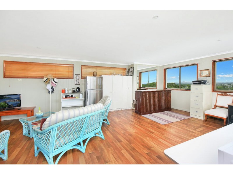 31 Yakola Parade, Alexandra Headland QLD 4572