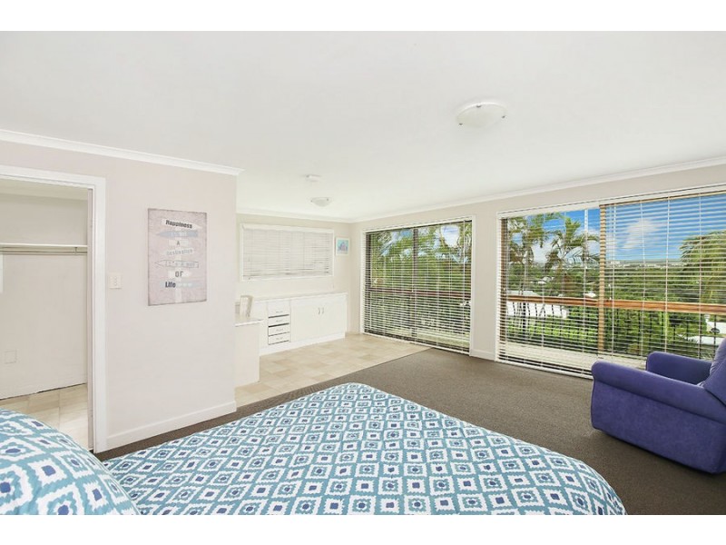 31 Yakola Parade, Alexandra Headland QLD 4572
