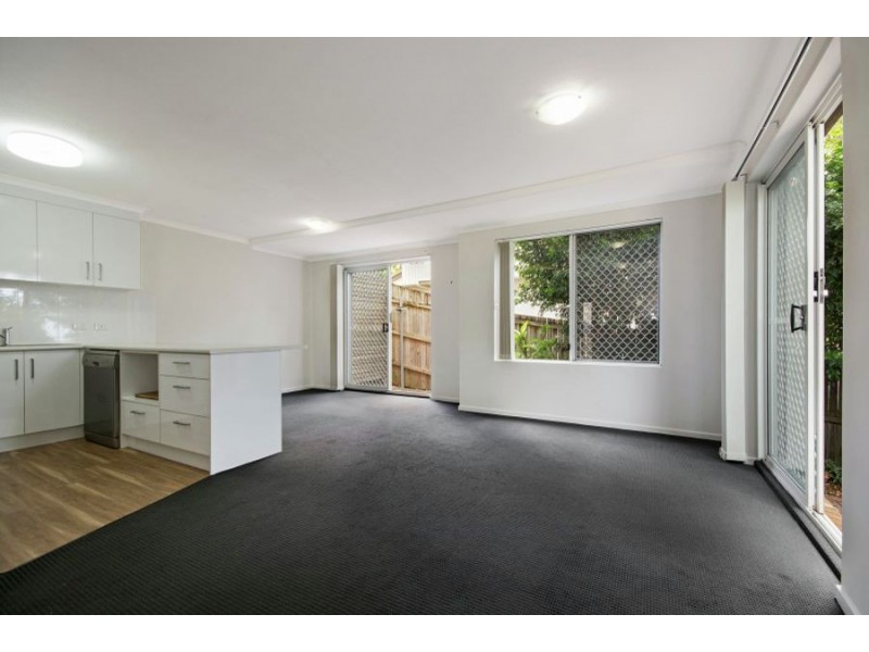 1/4 Kalinda Avenue, Mooloolaba QLD 4557