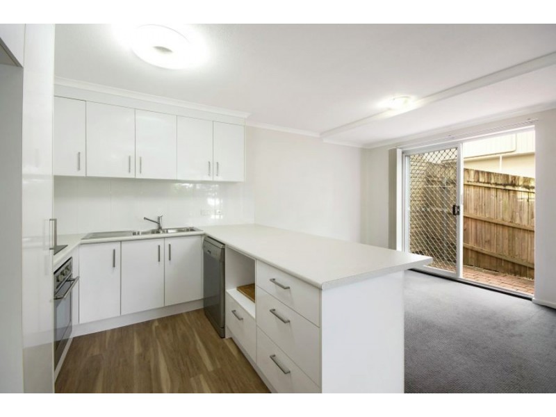 1/4 Kalinda Avenue, Mooloolaba QLD 4557