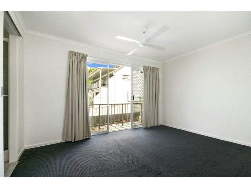 1/4 Kalinda Avenue, Mooloolaba QLD 4557