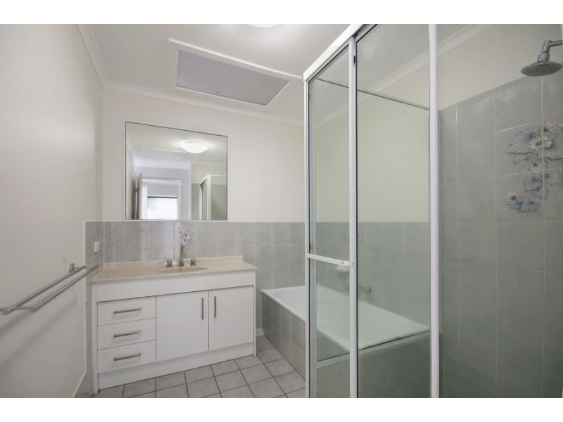 1/4 Kalinda Avenue, Mooloolaba QLD 4557