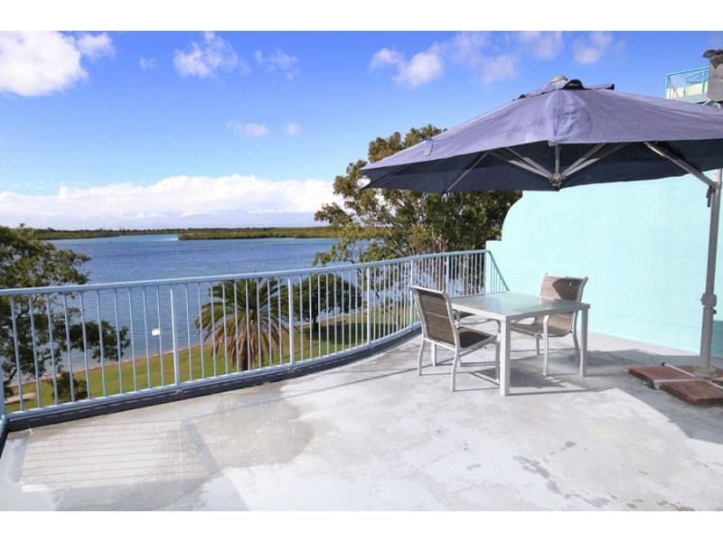 7/16 “Points North” Picnic Point Esplanade, Maroochydore QLD 4558