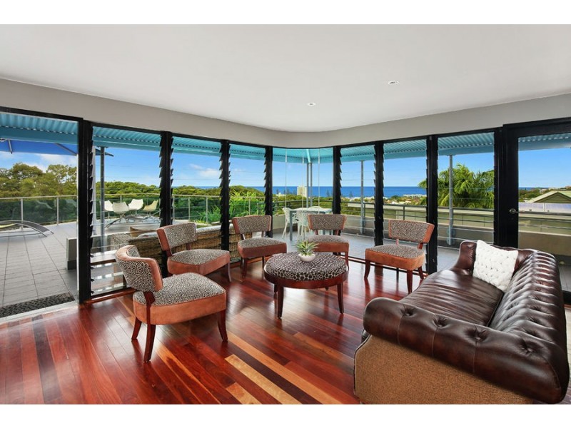 21 Yakola Pde, Alexandra Headland QLD 4572