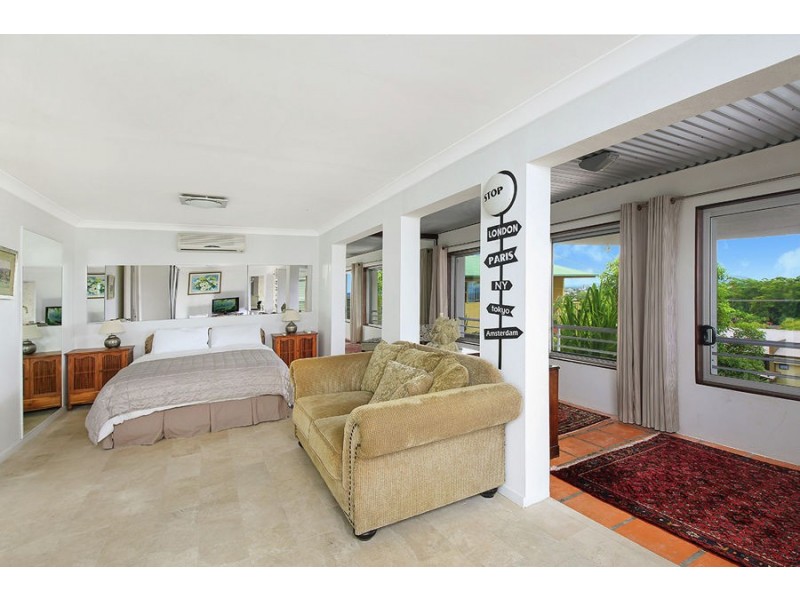 21 Yakola Pde, Alexandra Headland QLD 4572